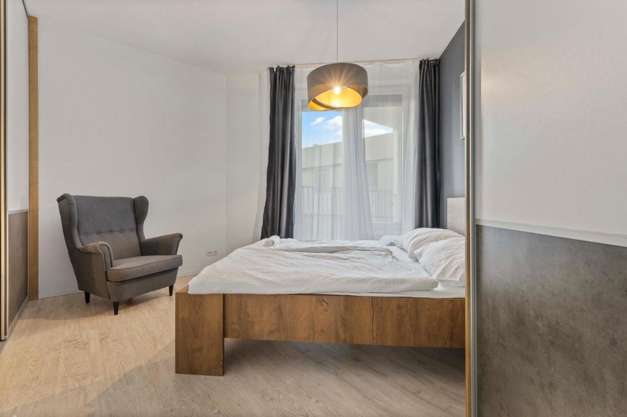 Appartamento Lam Anthracite W Ac & Balcony Bratislava Esterno foto